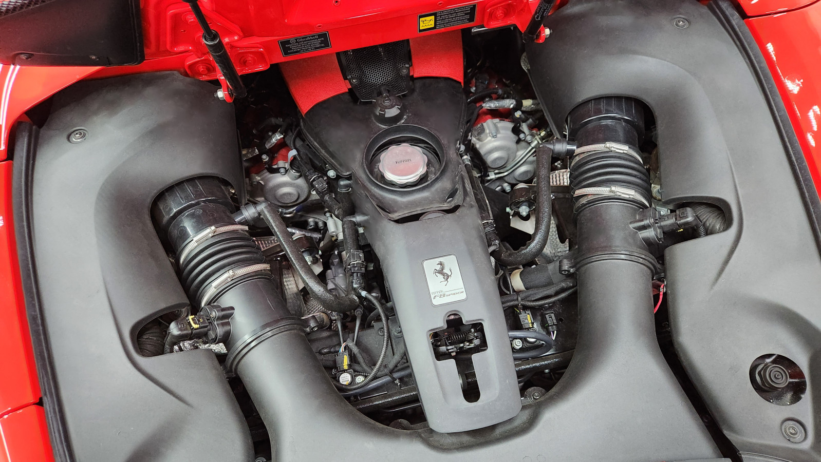 페라리 F8 스파이더 3.9 V8