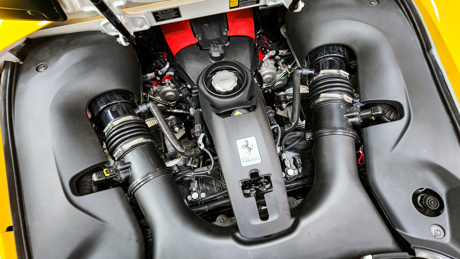 페라리 F8 스파이더 3.9 V8