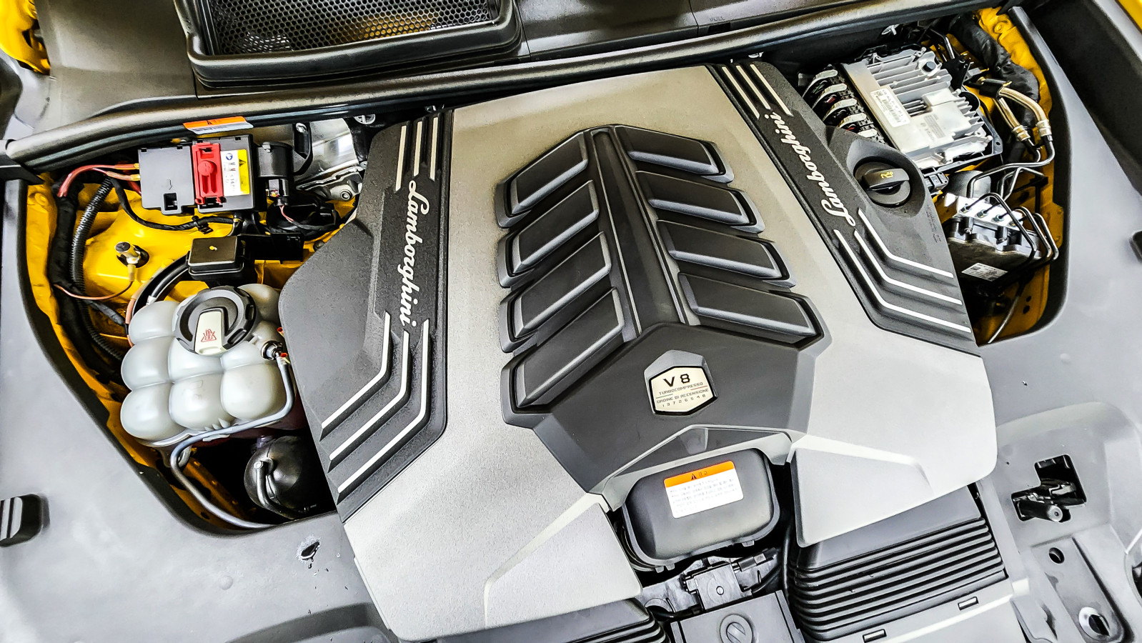 람보르기니 우루스 4.0 V8